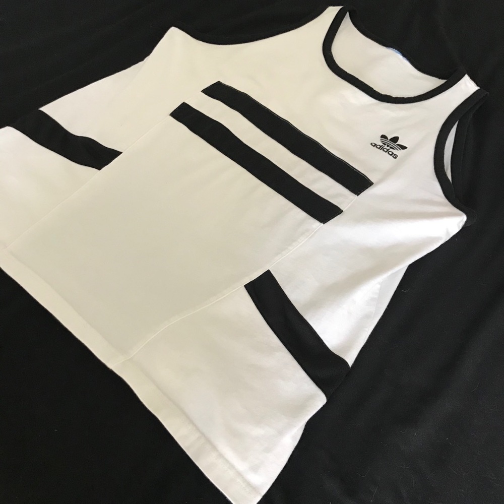 🚩Sold🚩🔥Adidas Originals Tank🔥